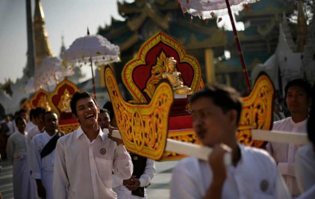 Description: Myanmar's devotees carry palanquins with the status of Buddha during the 2,600th anniversary celebrations of Shwedagon Pagoda in Yangon, Myanmar, Wednesday, Feb. 22, 2012. Gongs chimed as
 thousands of people in ceremonial costumes walked barefoot Wednesday through
 the marble walkways of Myanmar's most sacred Buddhist shrine in an annual festival that was banned for more than 20 years under the former military government. Photo: Altaf Qadri / AP