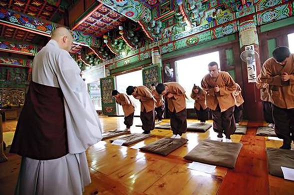 http://10mag.com/wp-content/uploads/2012/06/Templestay_Korea_wideweb__470x3120.jpg