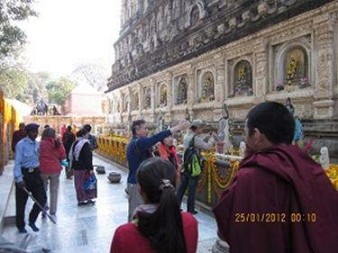 http://www.buddhistchannel.tv/picture/upload/bodhgaya22.jpg