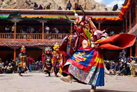 http://www.tourism-of-india.com/pictures/travel_guide/fairandfestival/hemis-festival-47.jpeg