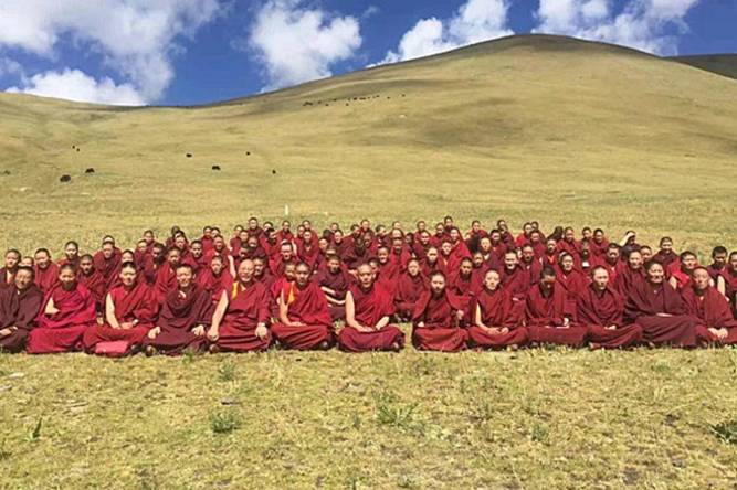 tibetan-nuns-in-kardze-hold-first-ever-winter-teaching
