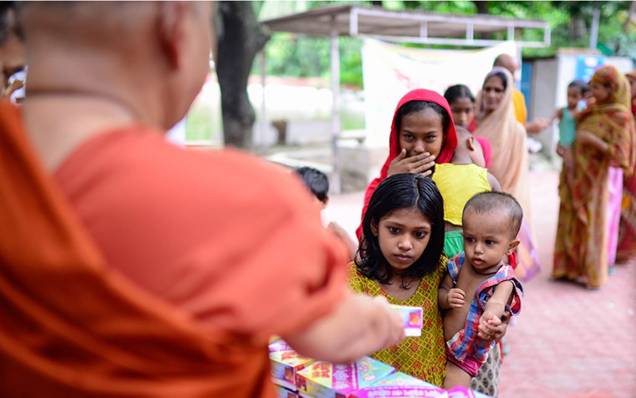 During every evening of the holy month of fasting, a long queue of poor people can be seen in front of the gate of the temple waiting to collect iftar, the food with which Muslims break their fast.