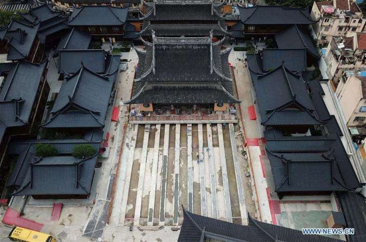 Work to move the main hall of Jade Buddha Temple should be completed by mid-September. Photo by Ren Long. From ecns.com