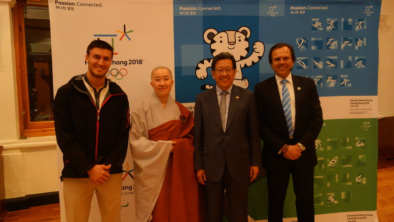 From left, Mexican ski team member Robby Franco, the Ven. Hyungmin, Korean Ambassador to Mexico Jeon Bi-ho and Mexican Olympic Team Leader Carlos Pruneda (Picture provided by Cultural Corps of Korean Buddhism)