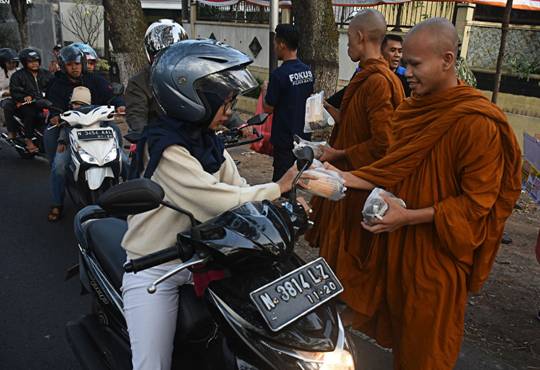 Vesak celebrated in harmony, tolerance in Malang