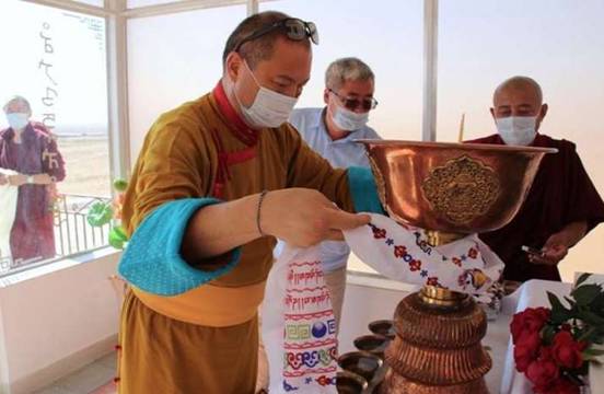 Description: Telo Tulk Rinpoche offers a <i>khatag</i> (ceremonial scarf) to the butter lamp. From mk-kalm.ru