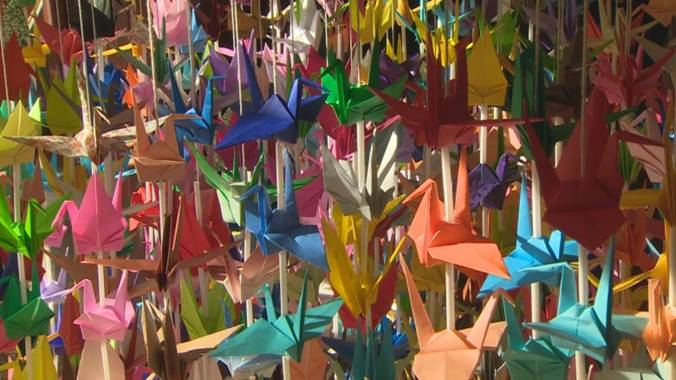 https://i.cbc.ca/1.5904554.1612664745!/fileImage/httpImage/image.jpg_gen/derivatives/16x9_780/steveston-buddhist-temple-paper-cranes.jpg