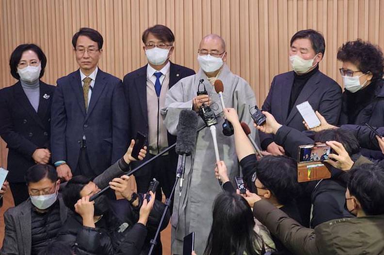 South Korean Buddhist monk Woonou speaks to the media outside the court at the Daejeon High Court in Daejeon, South Korea, Wednesday, Feb. 1, 2023. A South Korean court ruled Wednesday that a 14th century Korean Buddhist statue should be sent back to a Japanese temple from where it was stolen in 2012. (Lee Ju-hyung/Yonhap via AP)